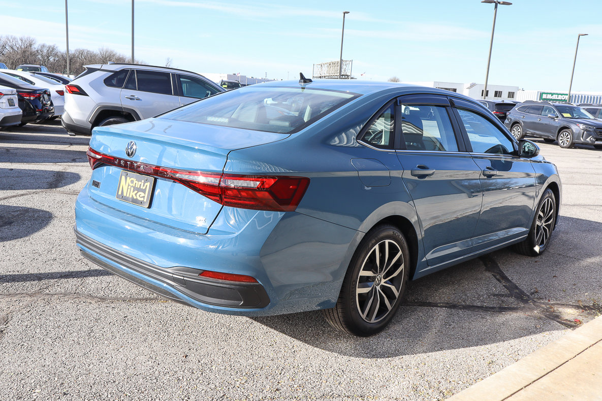 Used 2025 Volkswagen Jetta SE image 4