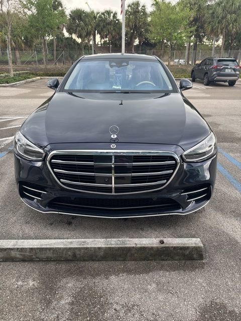 Used 2022 Mercedes-Benz S 580 4MATIC Sedan image 2