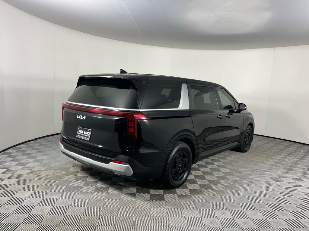 Used 2025 Kia Carnival image 4