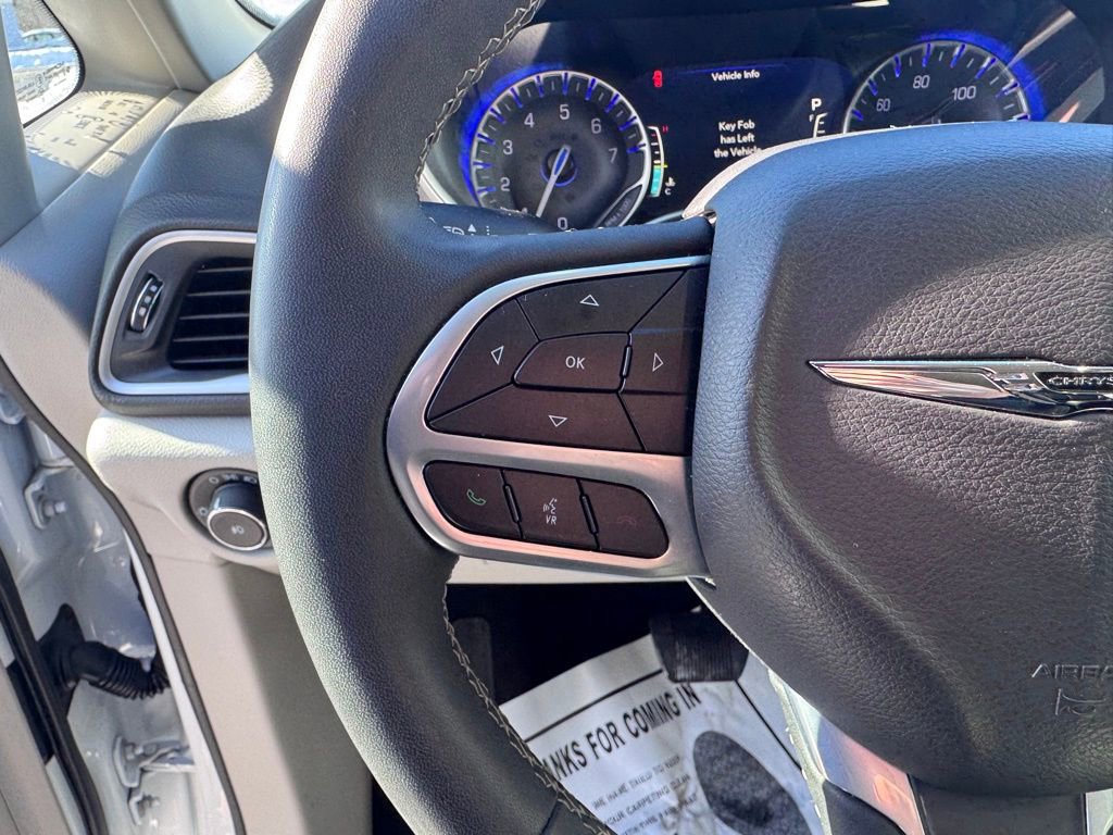 Used 2024 Chrysler Pacifica Touring-L image 17