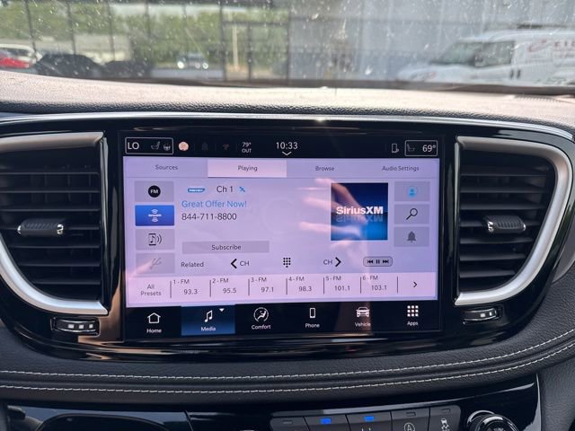 Used 2025 Chrysler Pacifica Select AWD/4WD image 18