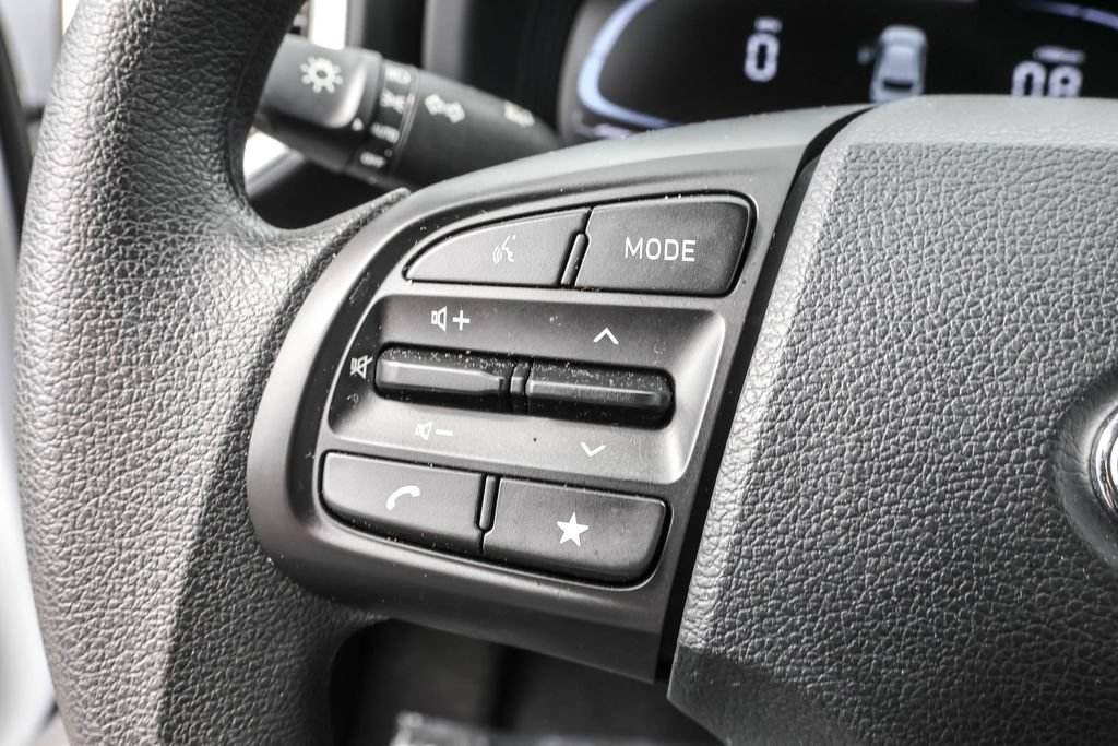 Used 2025 Hyundai Venue SE FWD image 19