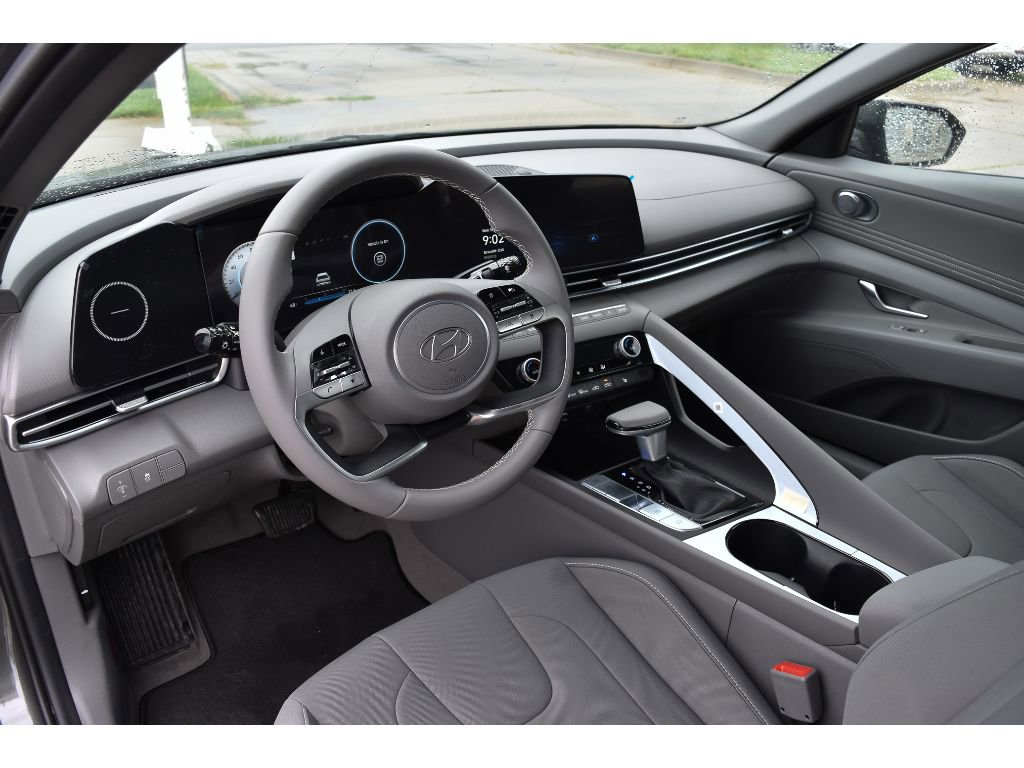 New 2025 Hyundai Elantra SEL image 11