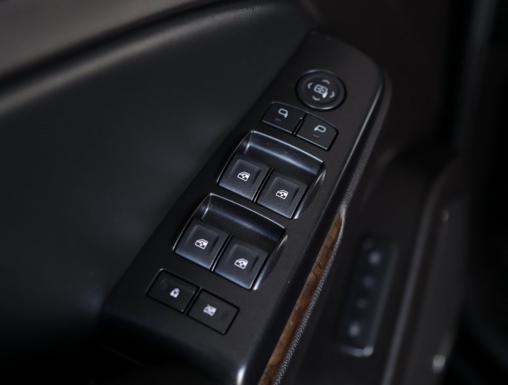 Used 2015 Chevrolet Suburban LT image 25