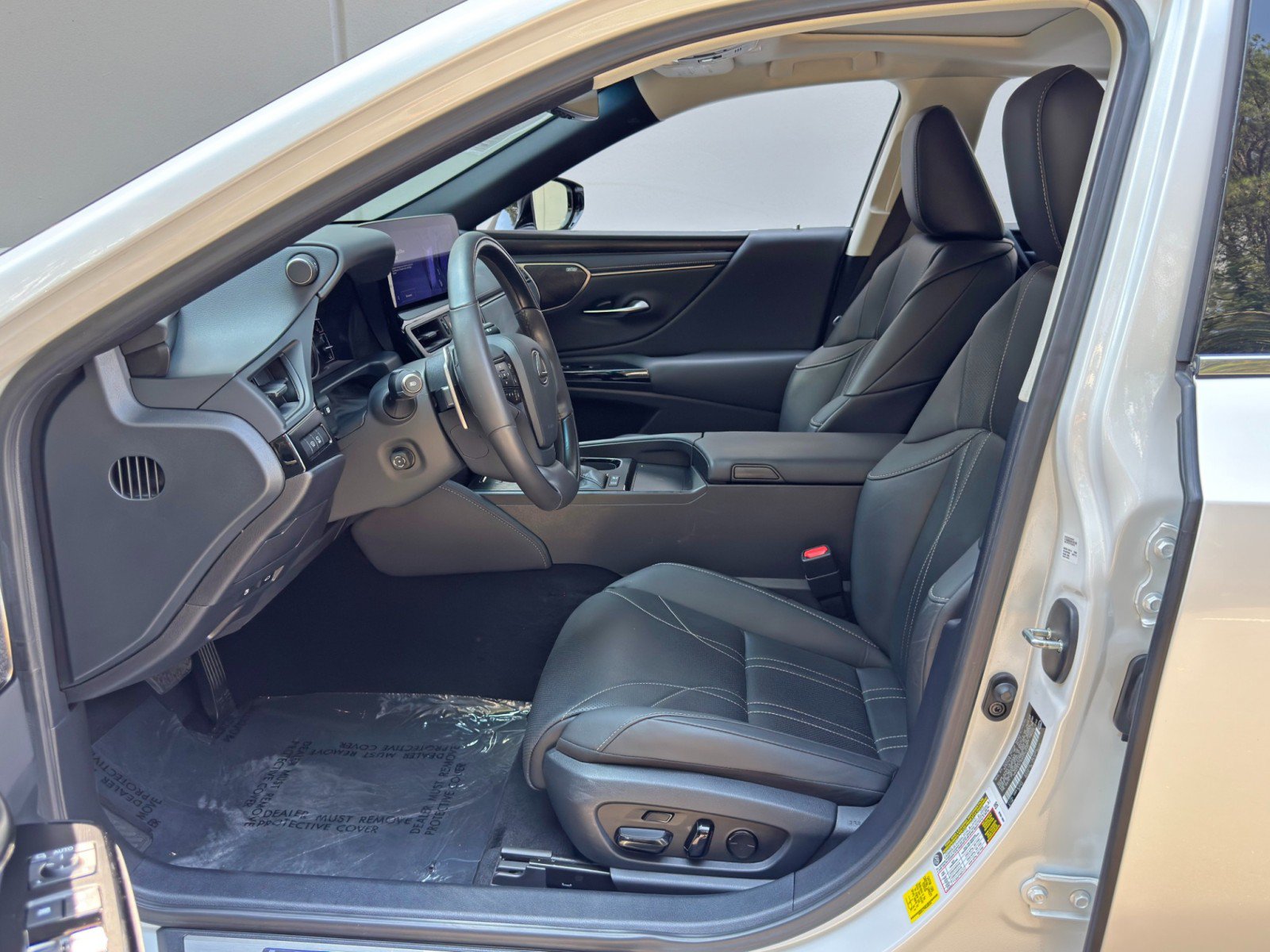 Used 2024 Lexus ES 300h w/ Accessory Package (Z2) FWD image 17
