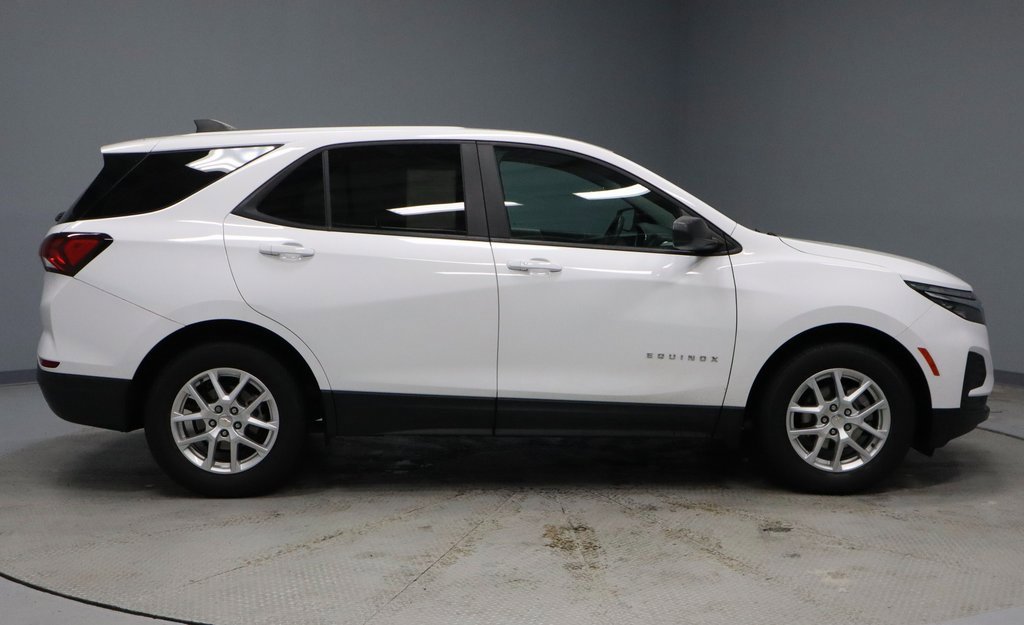 Used 2022 Chevrolet Equinox LS w/ LS Convenience Package image 11