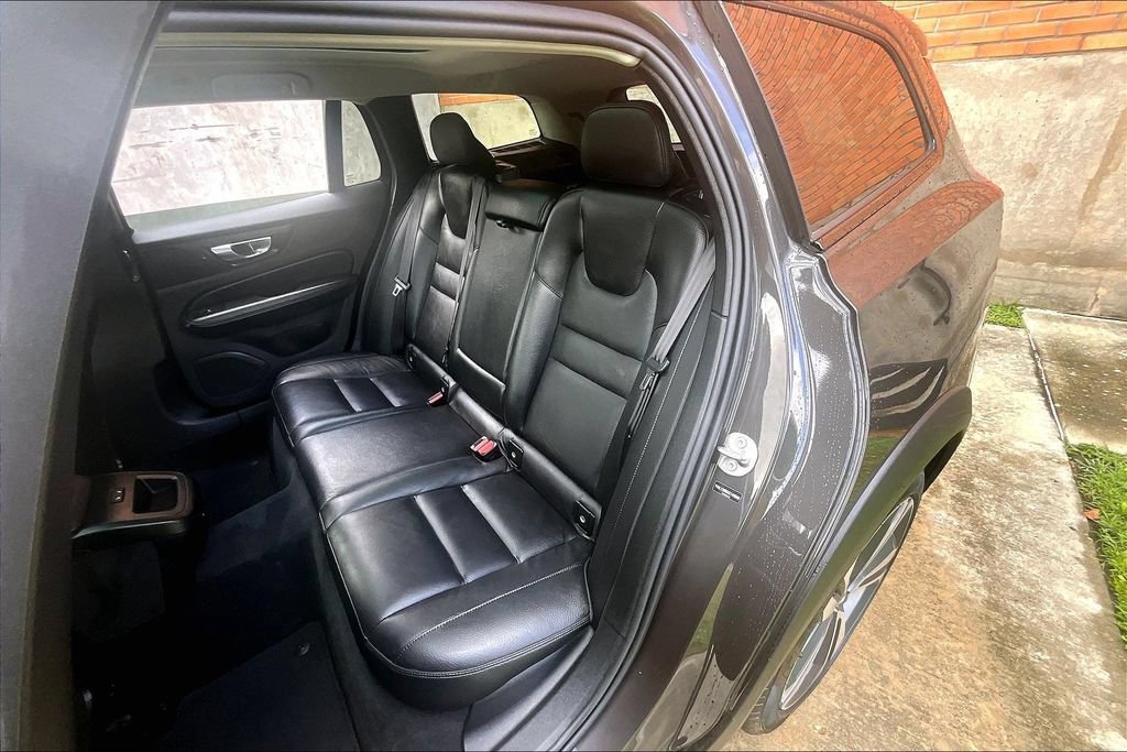 Certified 2025 Volvo V60 B5 Cross Country Plus AWD/4WD image 35