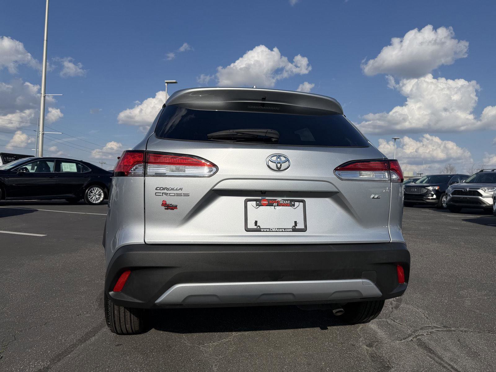 Used 2023 Toyota Corolla Cross LE image 6