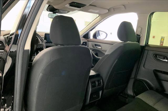 Used 2023 Nissan Rogue SV AWD/4WD image 10