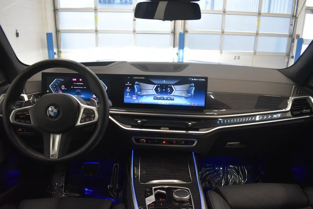Used 2026 BMW X7 xDrive40i w/ M Sport Package AWD/4WD image 5