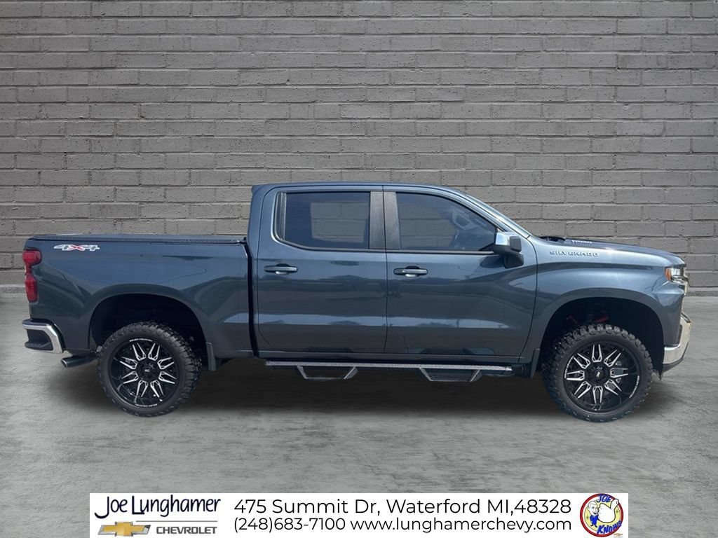 Used 2021 Chevrolet Silverado 1500 LT w/ Convenience Package II AWD/4WD image 2