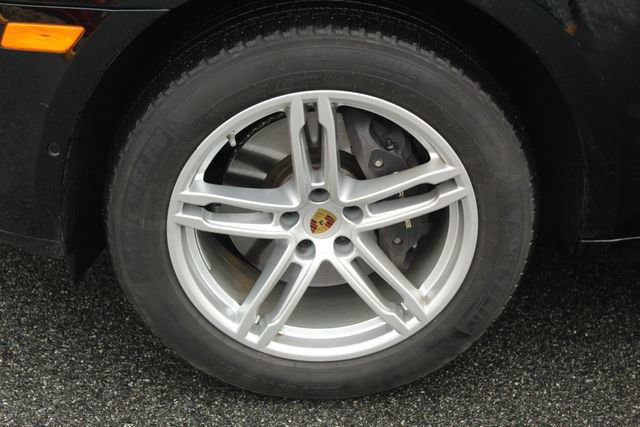 Certified 2025 Porsche Macan image 15
