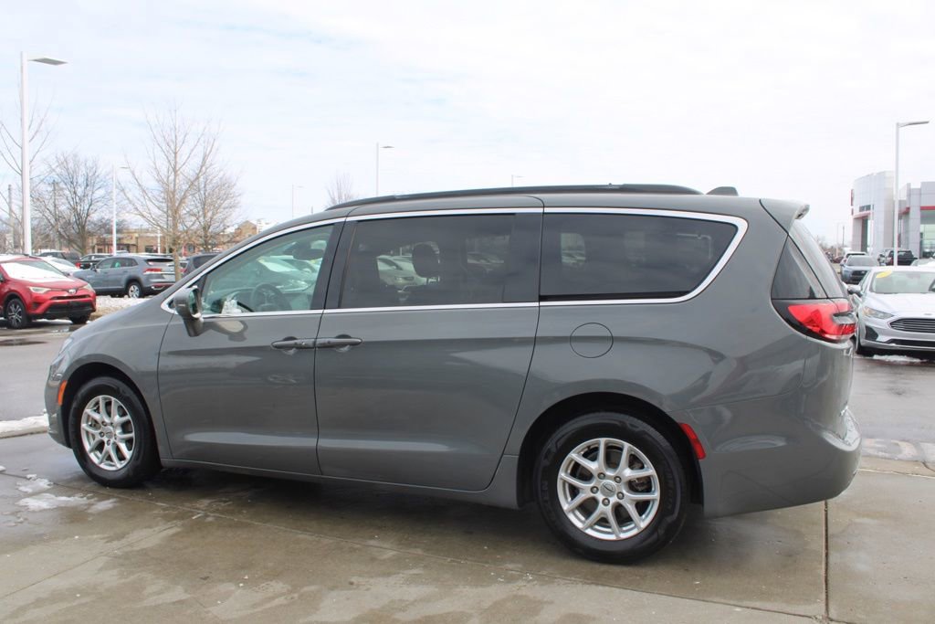 Used 2022 Chrysler Pacifica Touring-L image 4