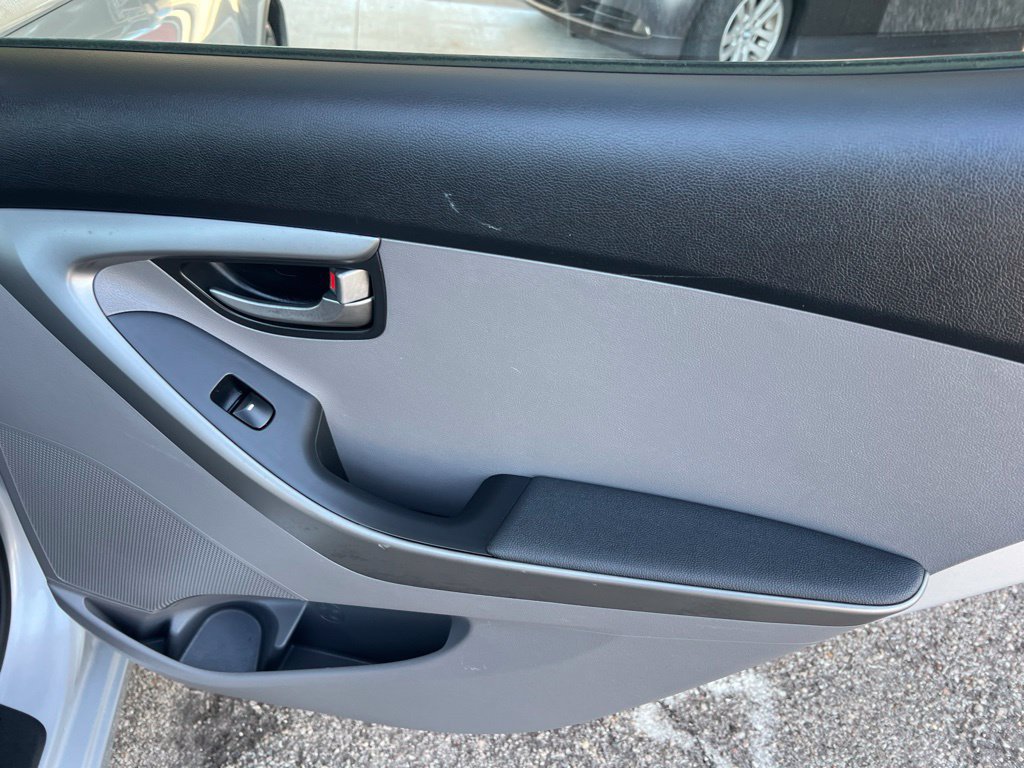Used 2016 Hyundai Elantra SE FWD image 14