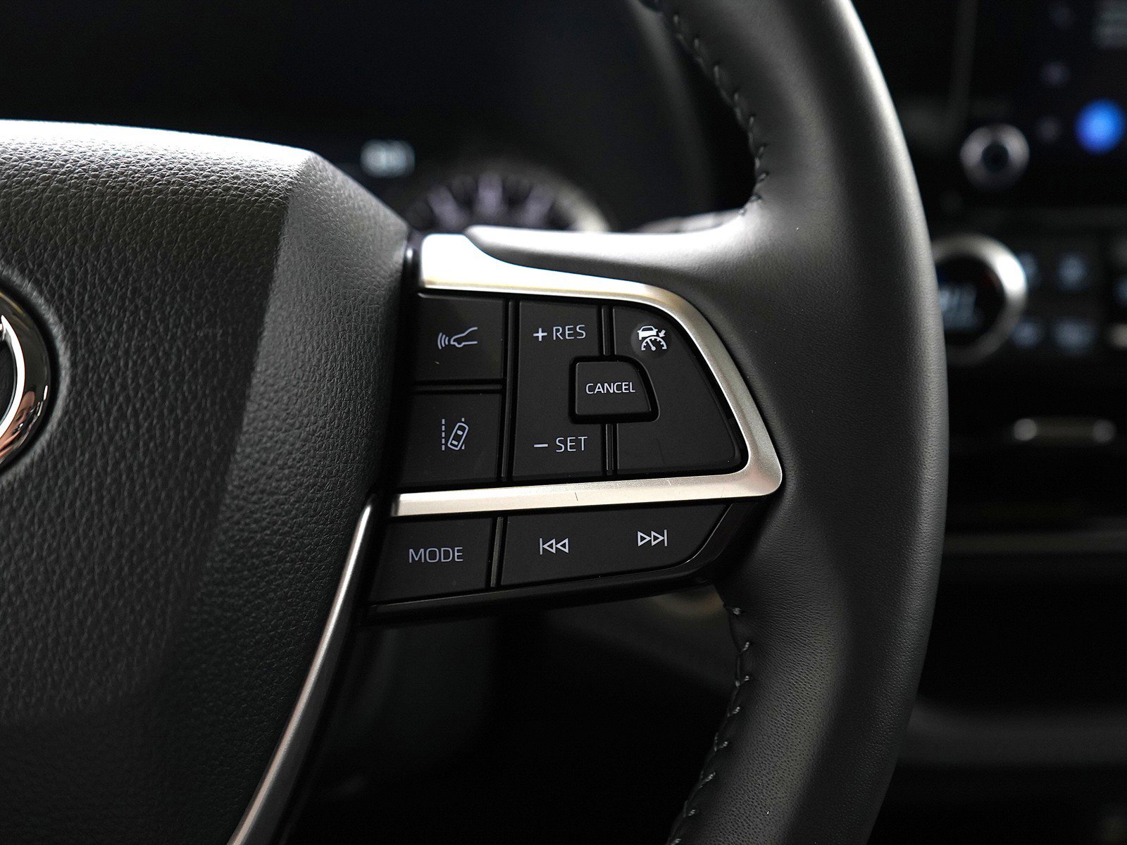 Used 2024 Toyota Highlander LE image 29