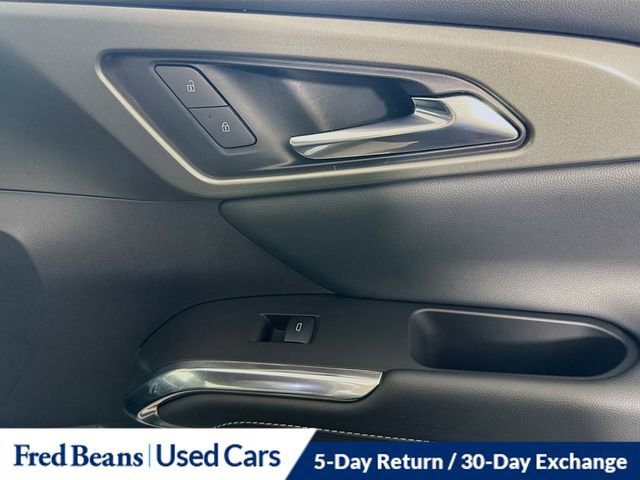 Used 2025 Chevrolet Traverse LT image 36