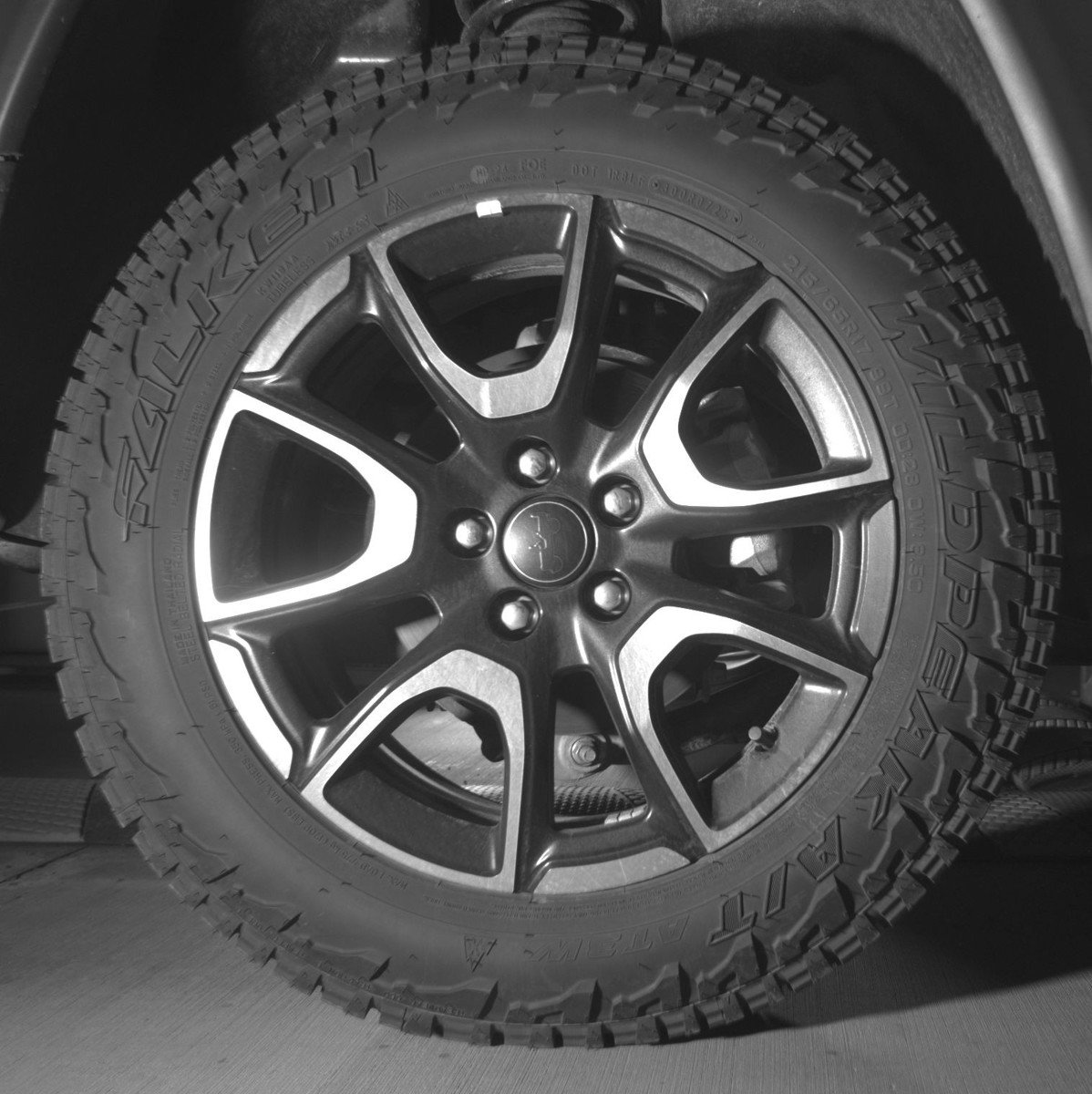 Used 2025 Jeep Compass Trailhawk AWD/4WD image 15