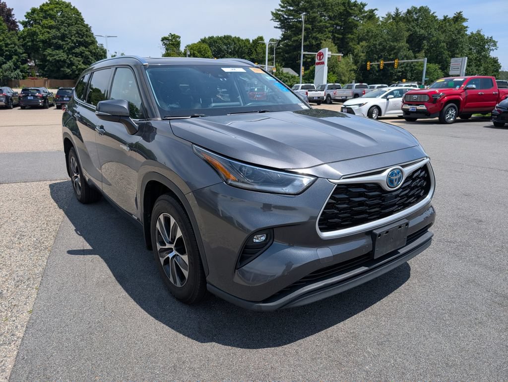 Used 2021 Toyota Highlander XLE AWD/4WD image 8