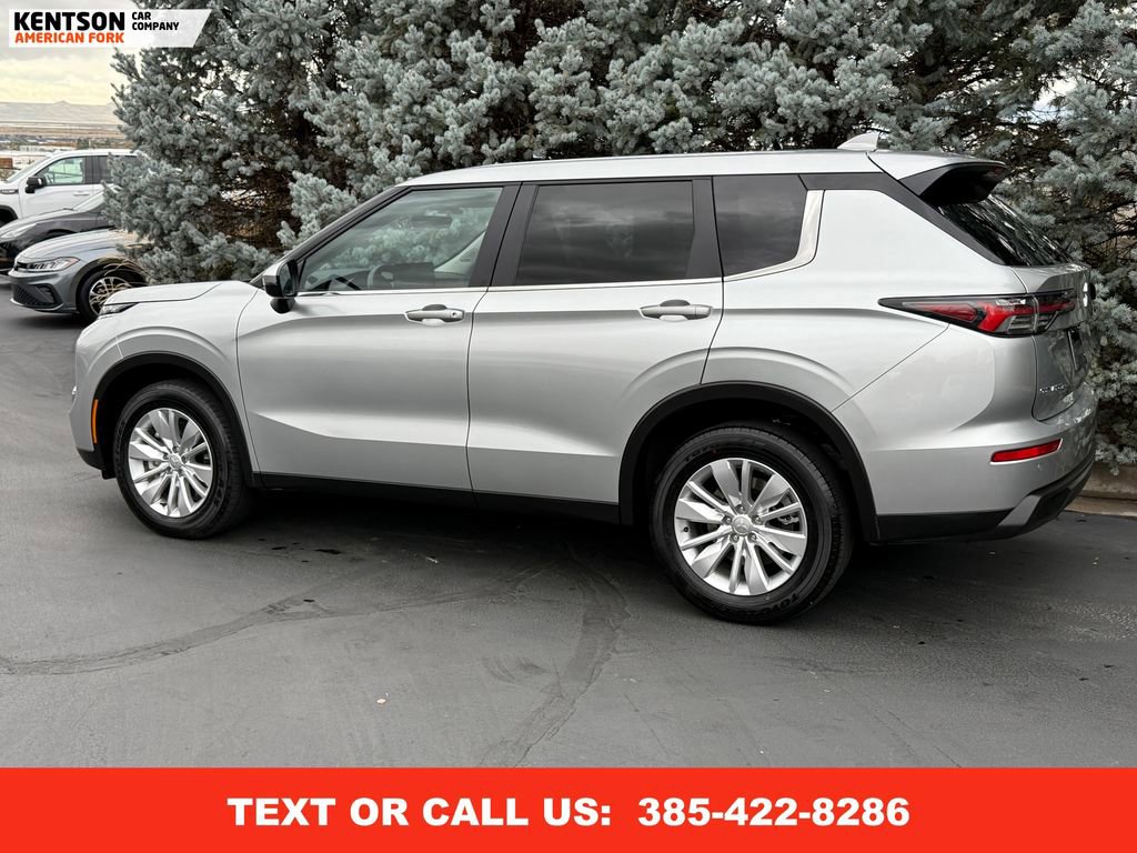 Used 2025 Mitsubishi Outlander ES image 5