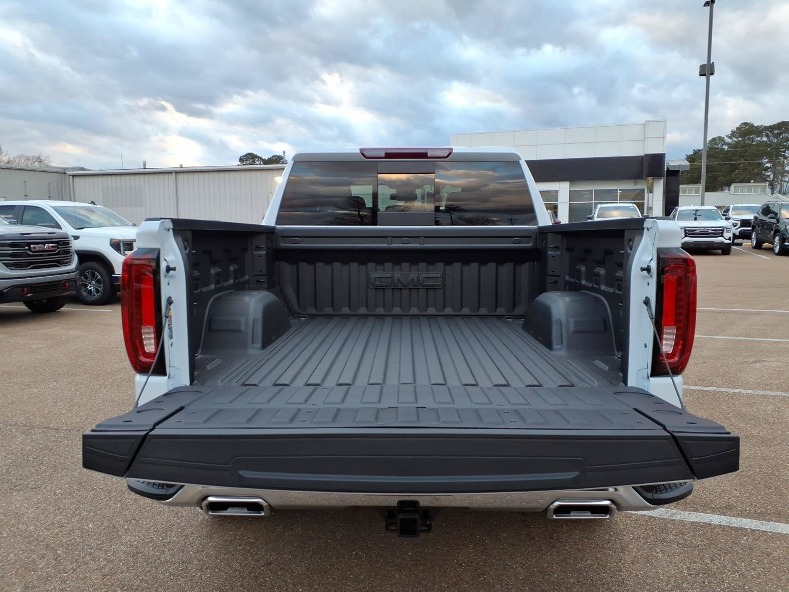 New 2026 GMC Sierra 1500 SLT w/ SLT Premium Plus Package AWD/4WD image 6