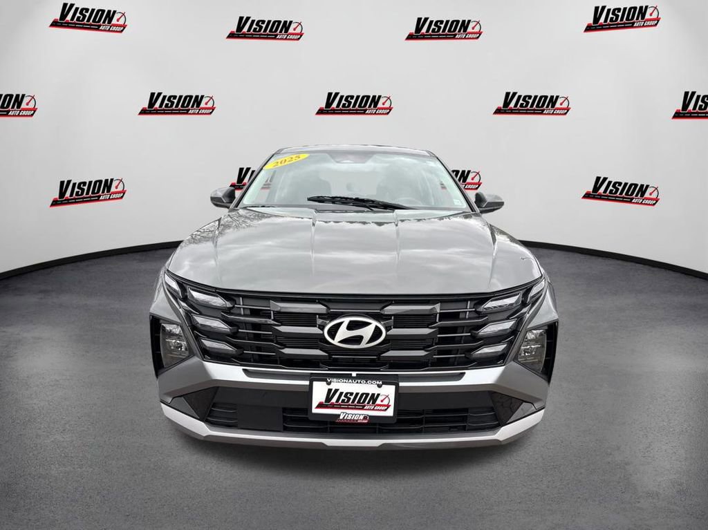 Used 2025 Hyundai Tucson SE AWD/4WD image 2