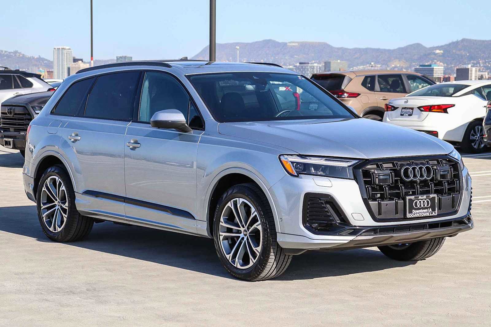 Used 2025 Audi Q7 2.0T Premium w/ Convenience Plus Package image 3