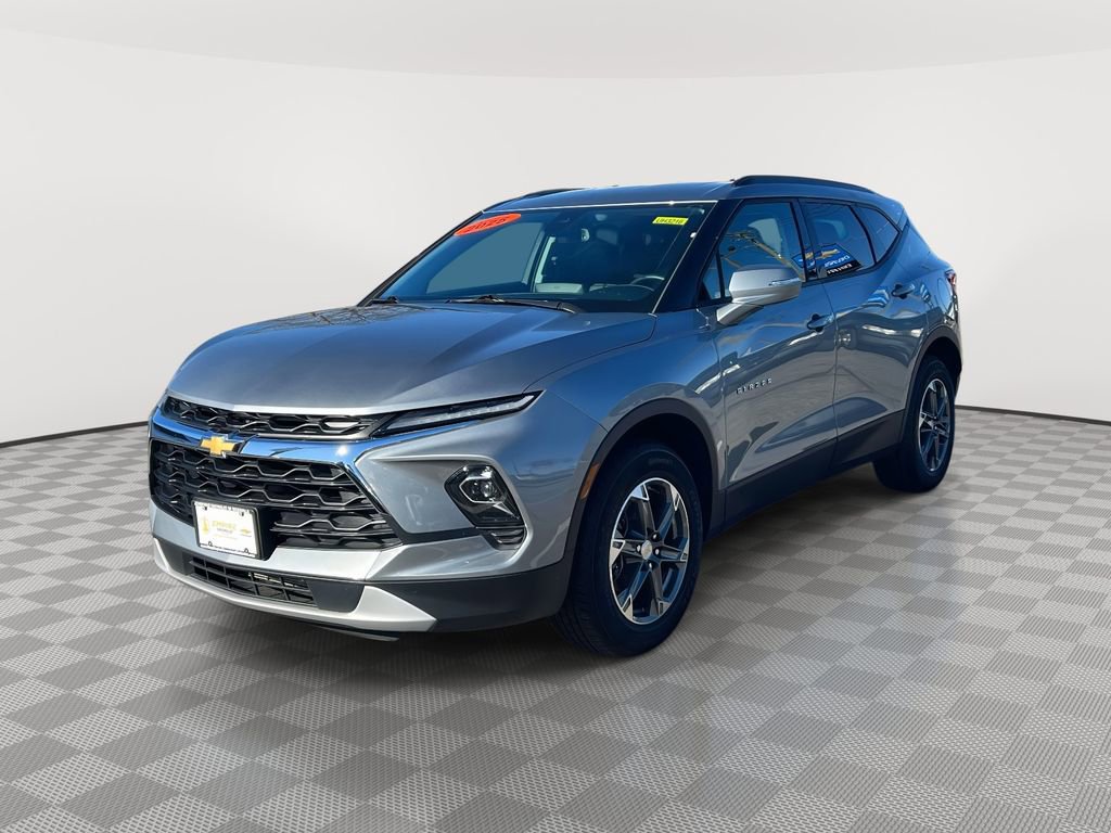 Used 2025 Chevrolet Blazer LT AWD/4WD image 3