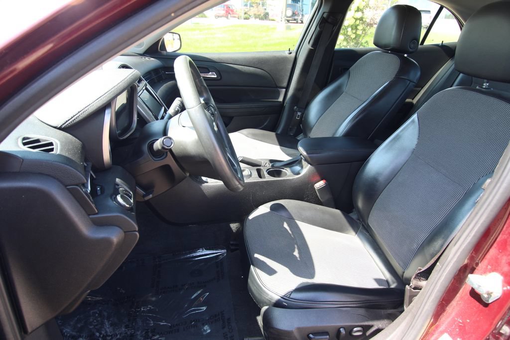 Used 2015 Chevrolet Malibu LT w/ Power Convenience Package FWD image 6