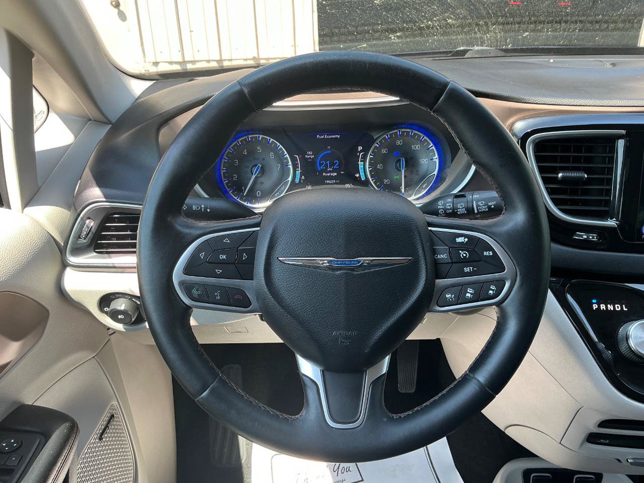 Used 2017 Chrysler Pacifica Touring-L Plus w/ Advanced Safetytec Group FWD image 23