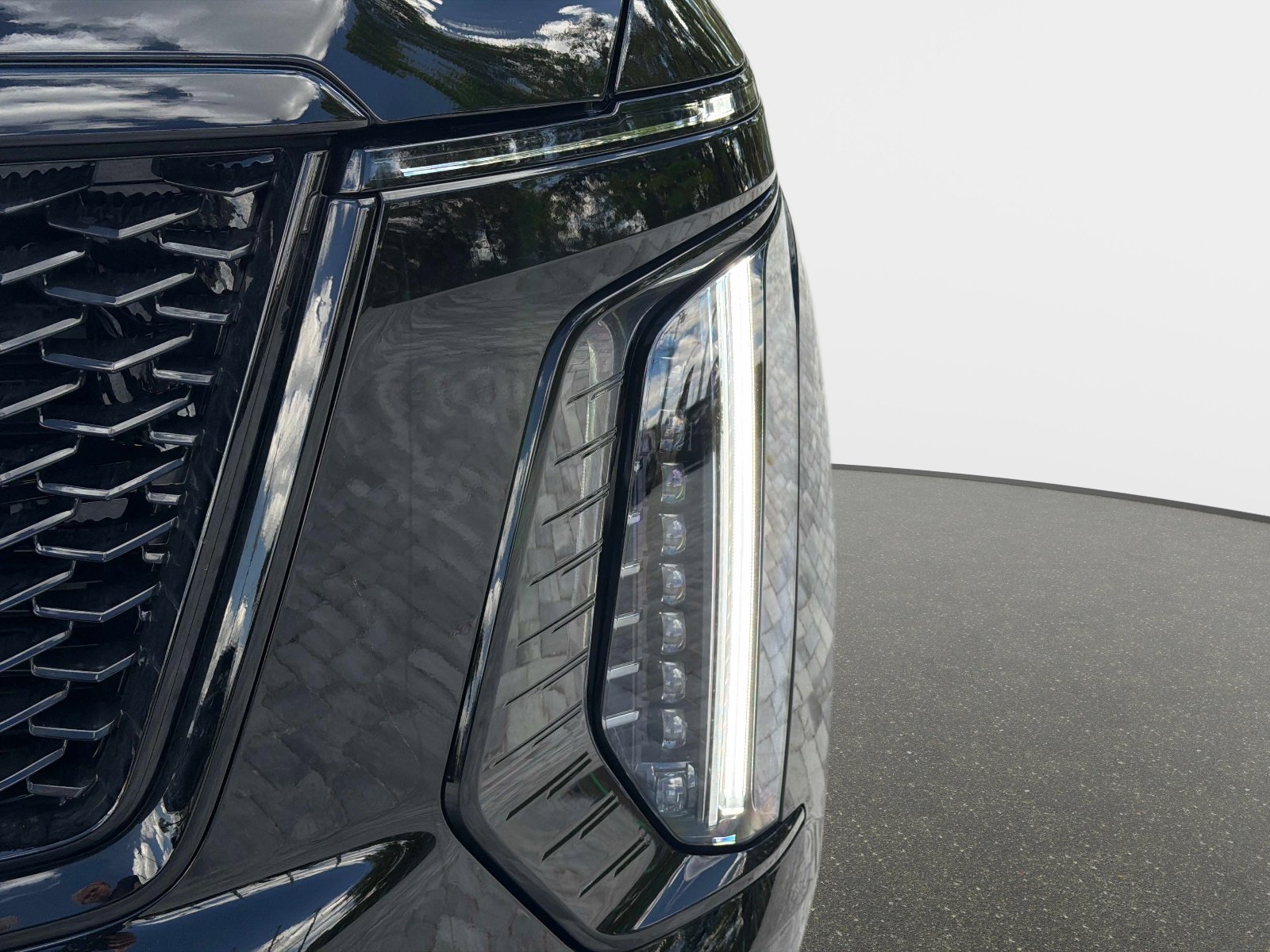 Used 2026 Cadillac Escalade ESV Platinum Sport w/ LPO, ONYX Package image 9