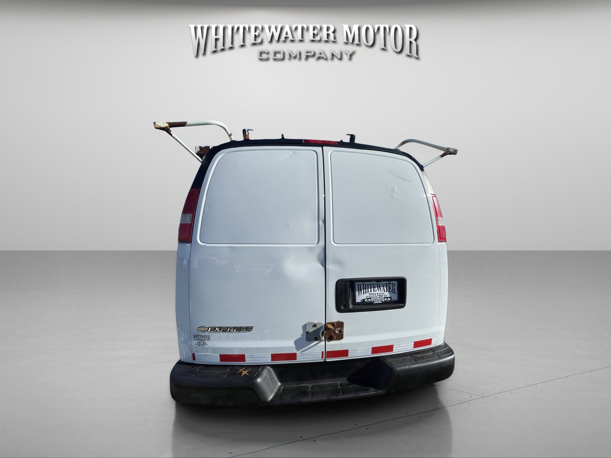 Used 2017 Chevrolet Express 2500 image 4