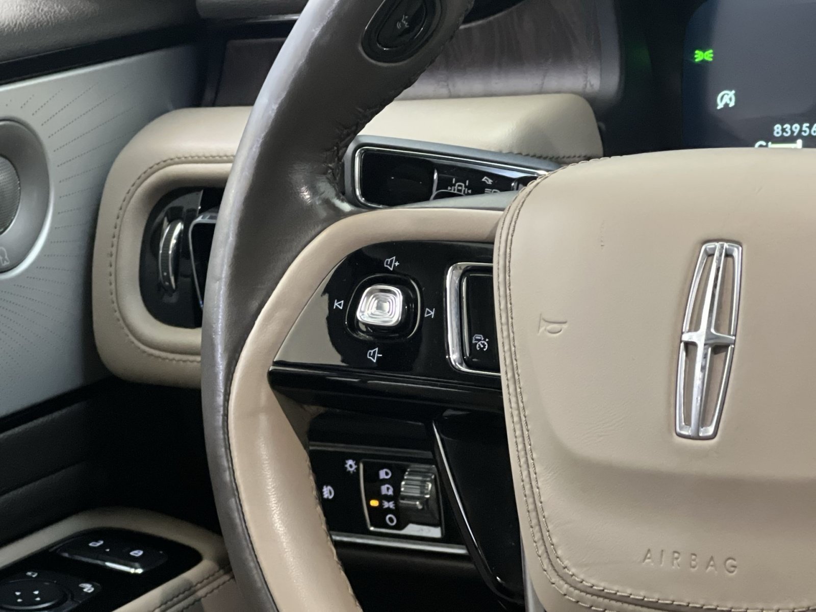 Used 2023 Lincoln Aviator Reserve w/ Equipment Group 201A AWD/4WD image 36