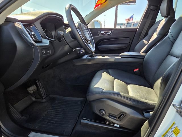 Used 2020 Volvo XC60 T5 Momentum w/ Protection Package image 4