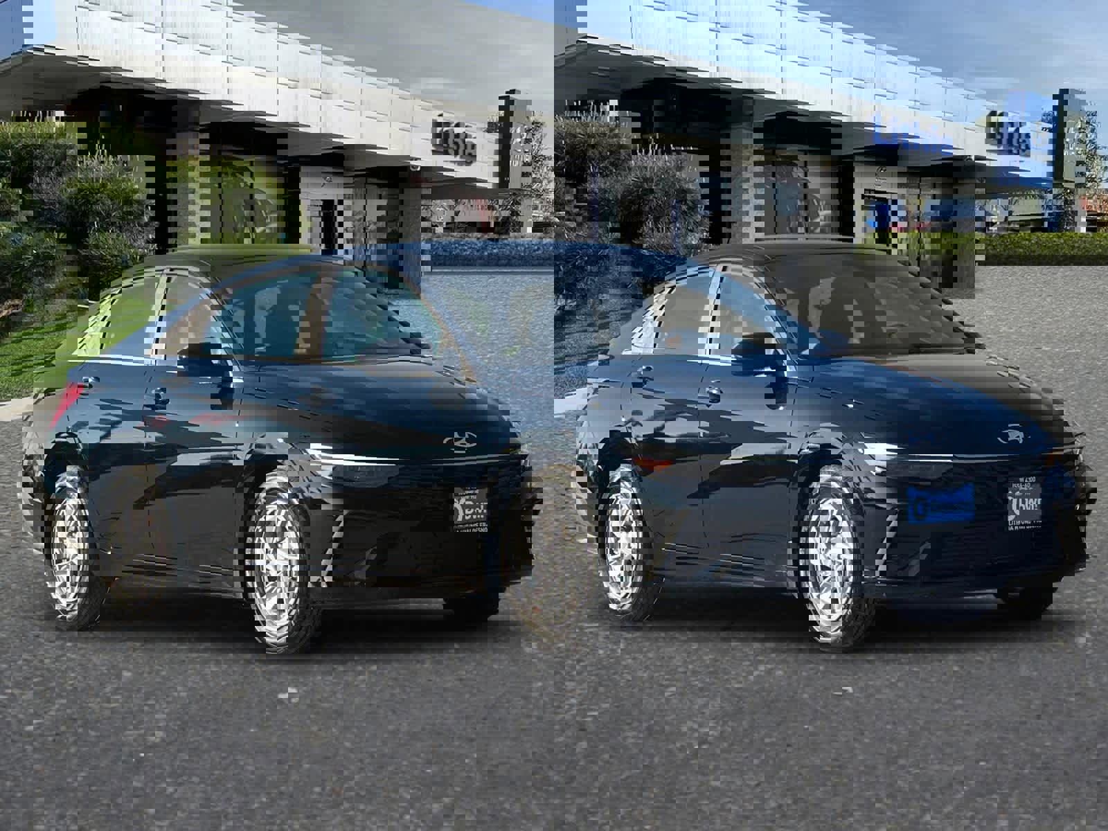 Certified 2025 Hyundai Elantra SE image 8