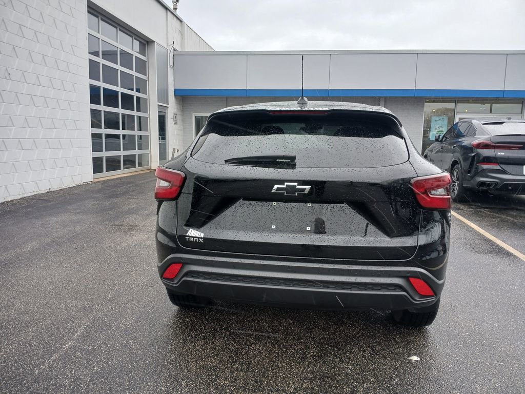 Used 2025 Chevrolet Trax LS w/ LS Convenience Package image 20