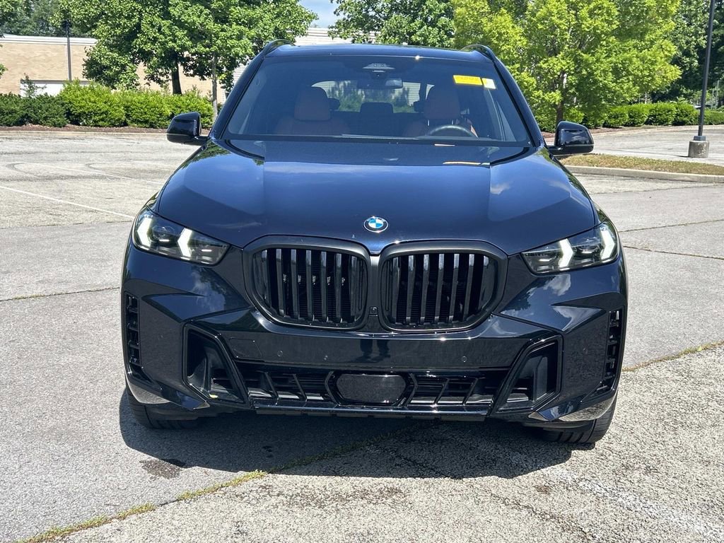 Used 2024 BMW X5 sDrive40i w/ M Sport Package RWD image 2