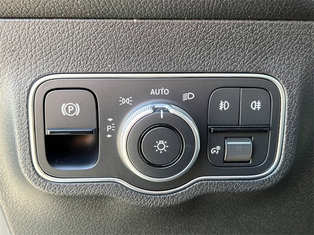 Used 2024 Mercedes-Benz GLB 250 4MATIC image 17