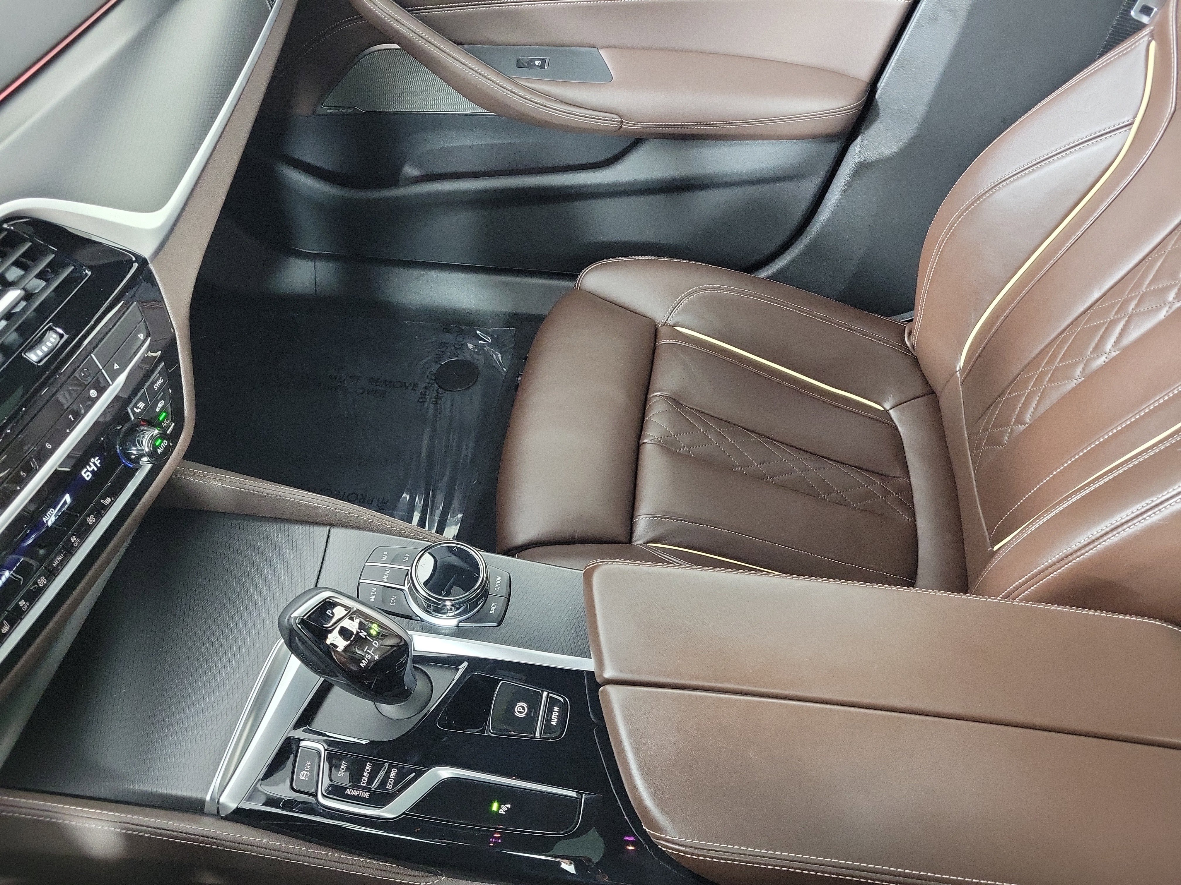 Used 2022 BMW M550i xDrive w/ Dynamic Handling Package image 23