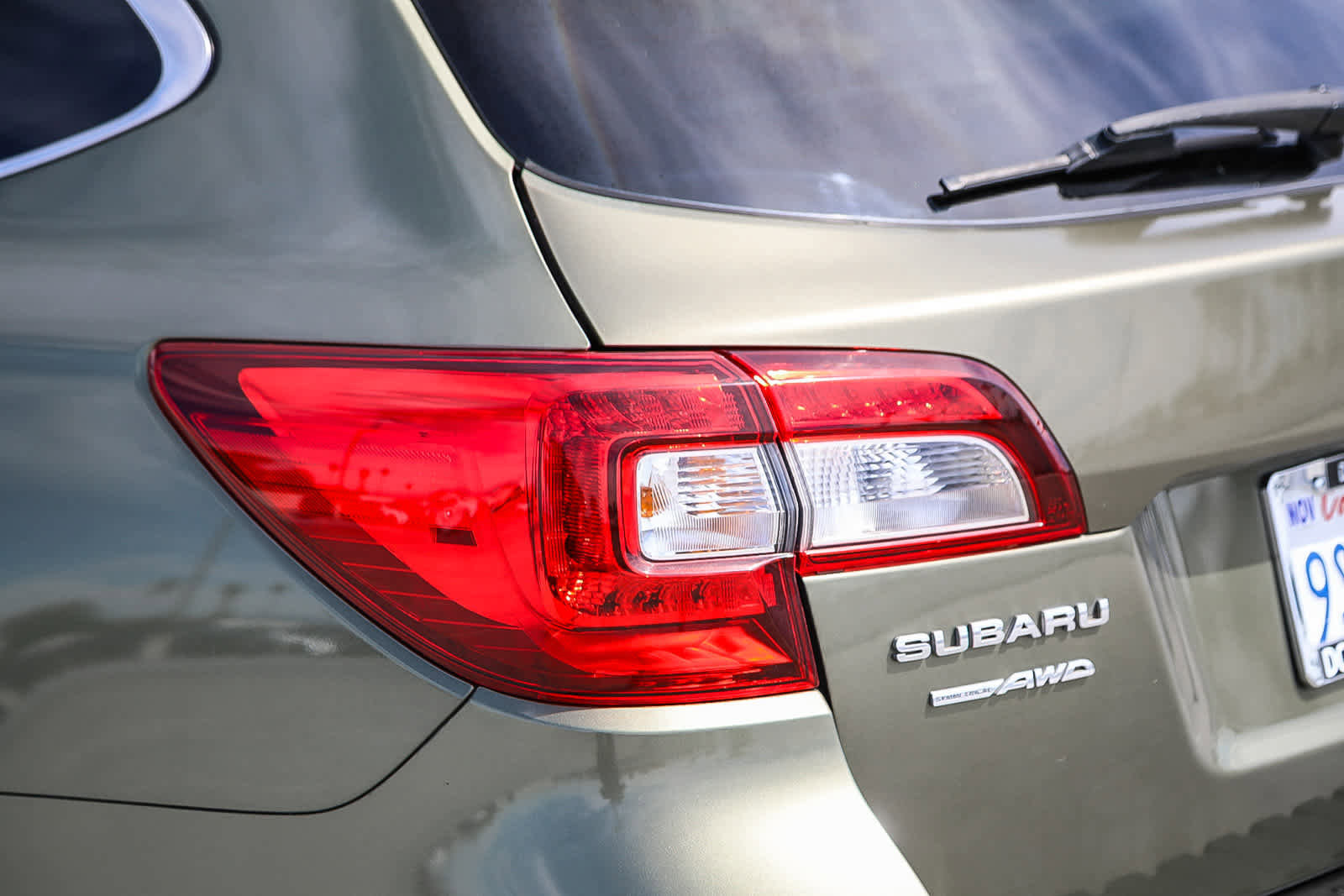 Used 2017 Subaru Outback 2.5i Limited image 9