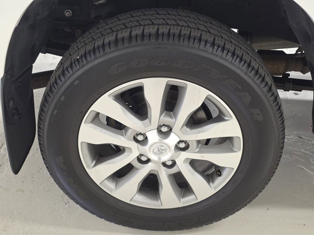 Used 2009 Toyota Tundra 4x4 CrewMax image 46
