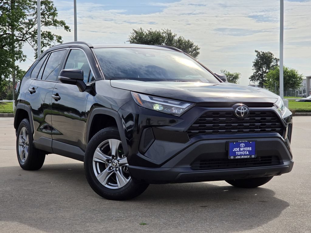 Used 2025 Toyota RAV4 XLE w/ Weather Package FWD image 2
