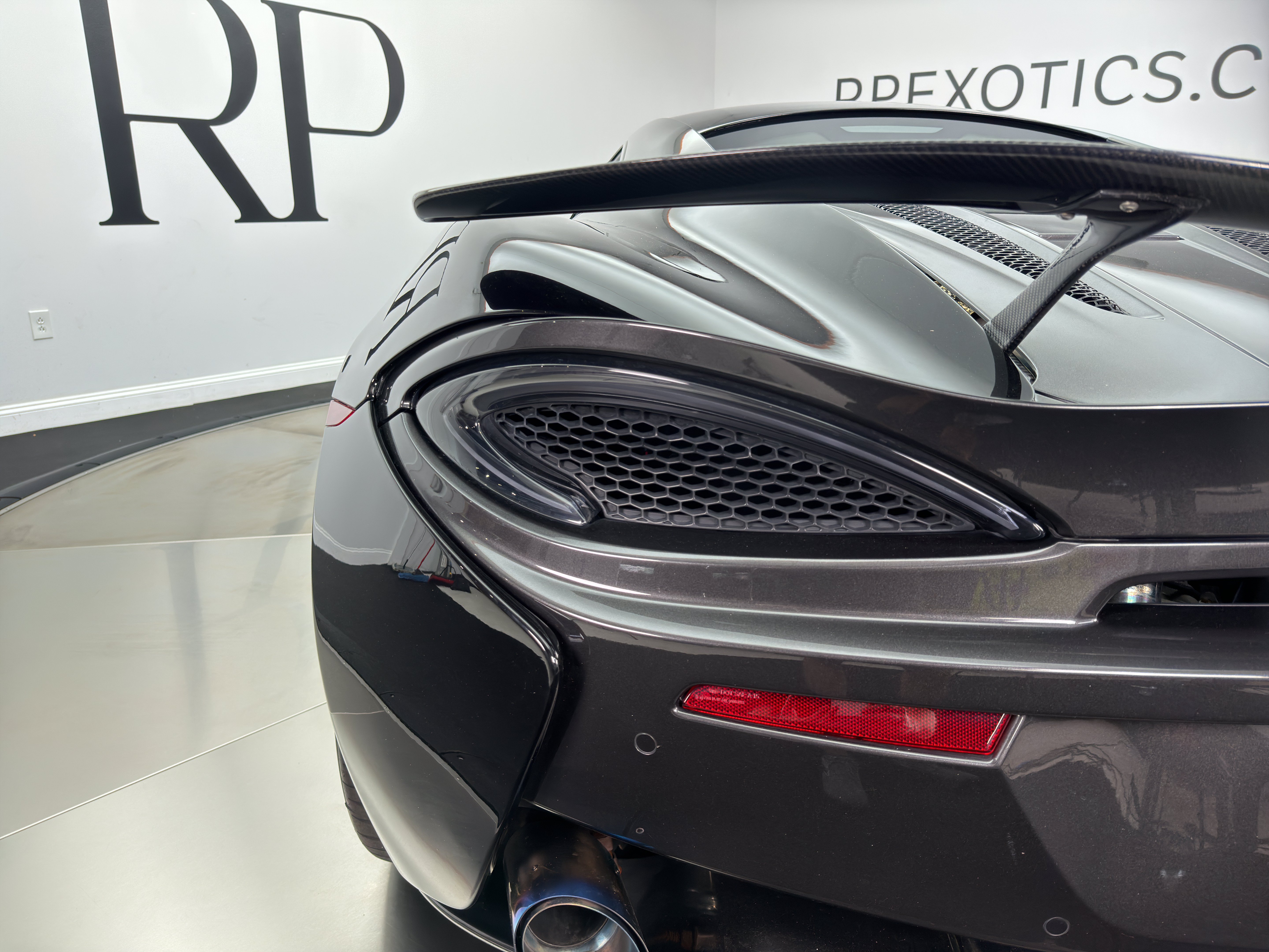 Used 2016 McLaren 570S Coupe RWD image 15