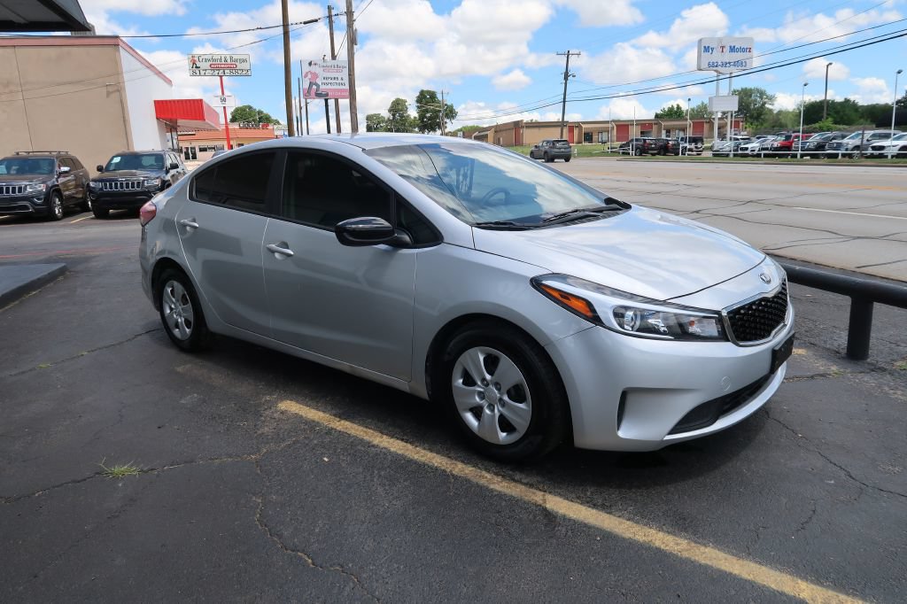 Used 2017 Kia Forte LX FWD image 2