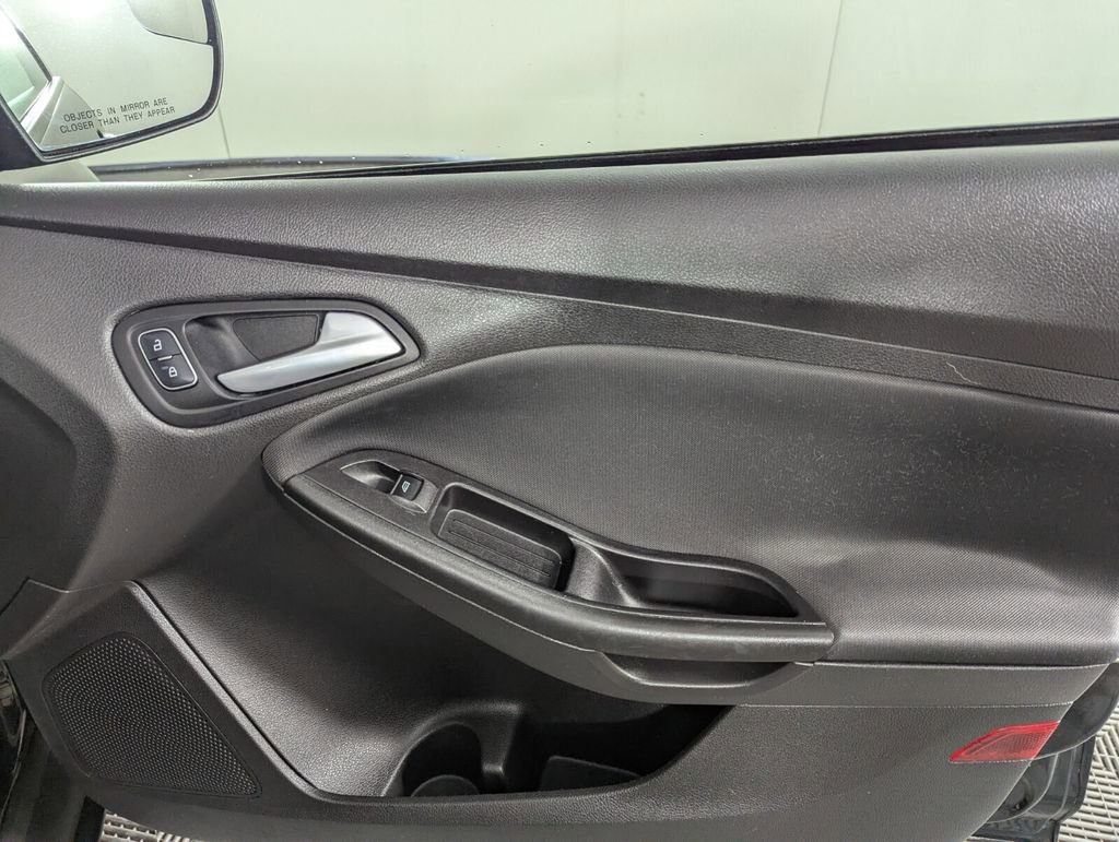 Used 2017 Ford Focus SE image 31