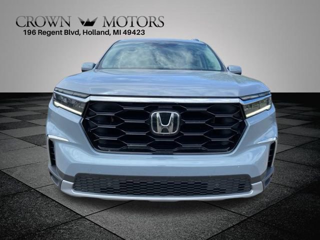 Used 2025 Honda Pilot Touring image 7