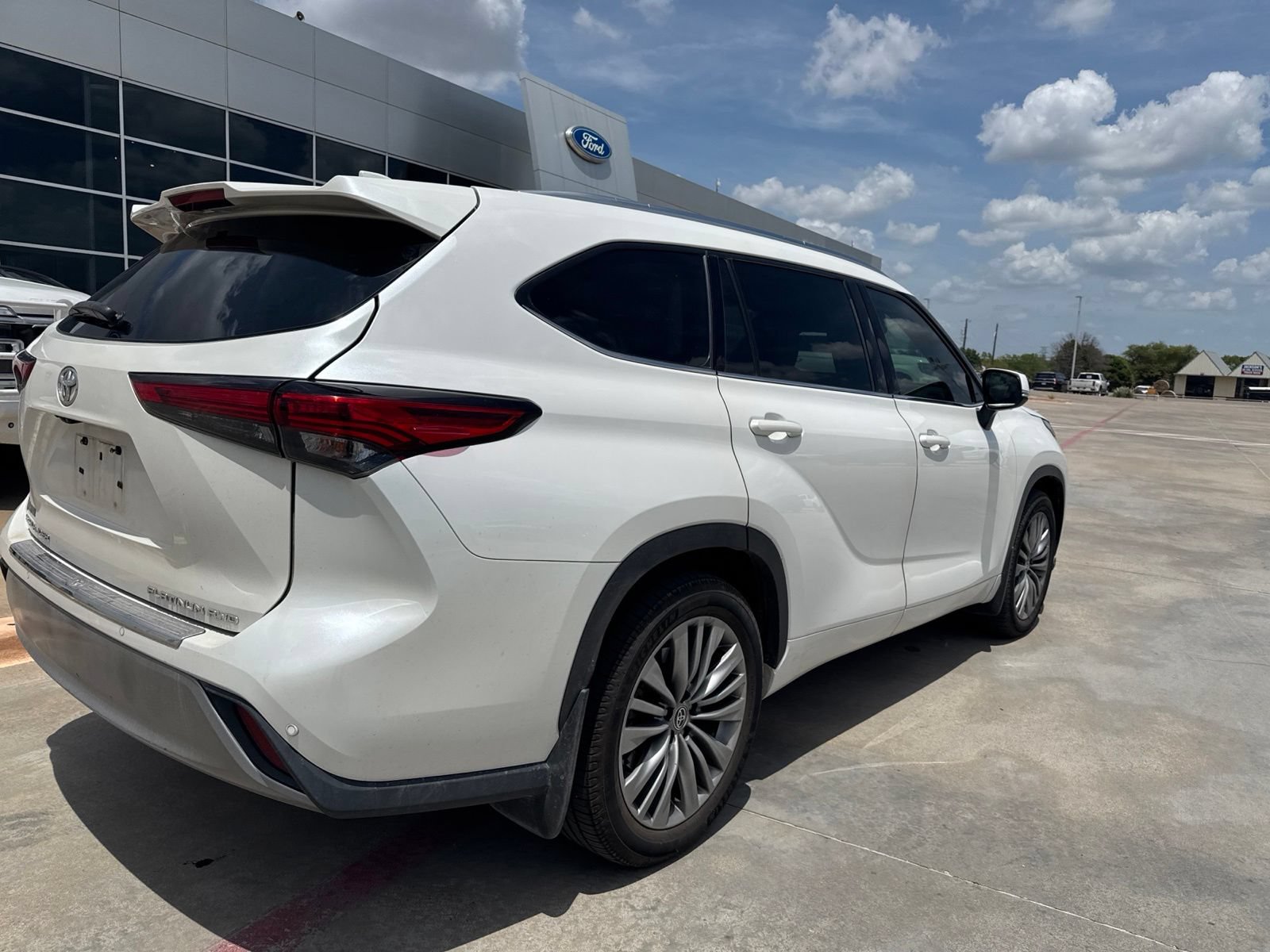 Used 2020 Toyota Highlander Platinum AWD/4WD video 3