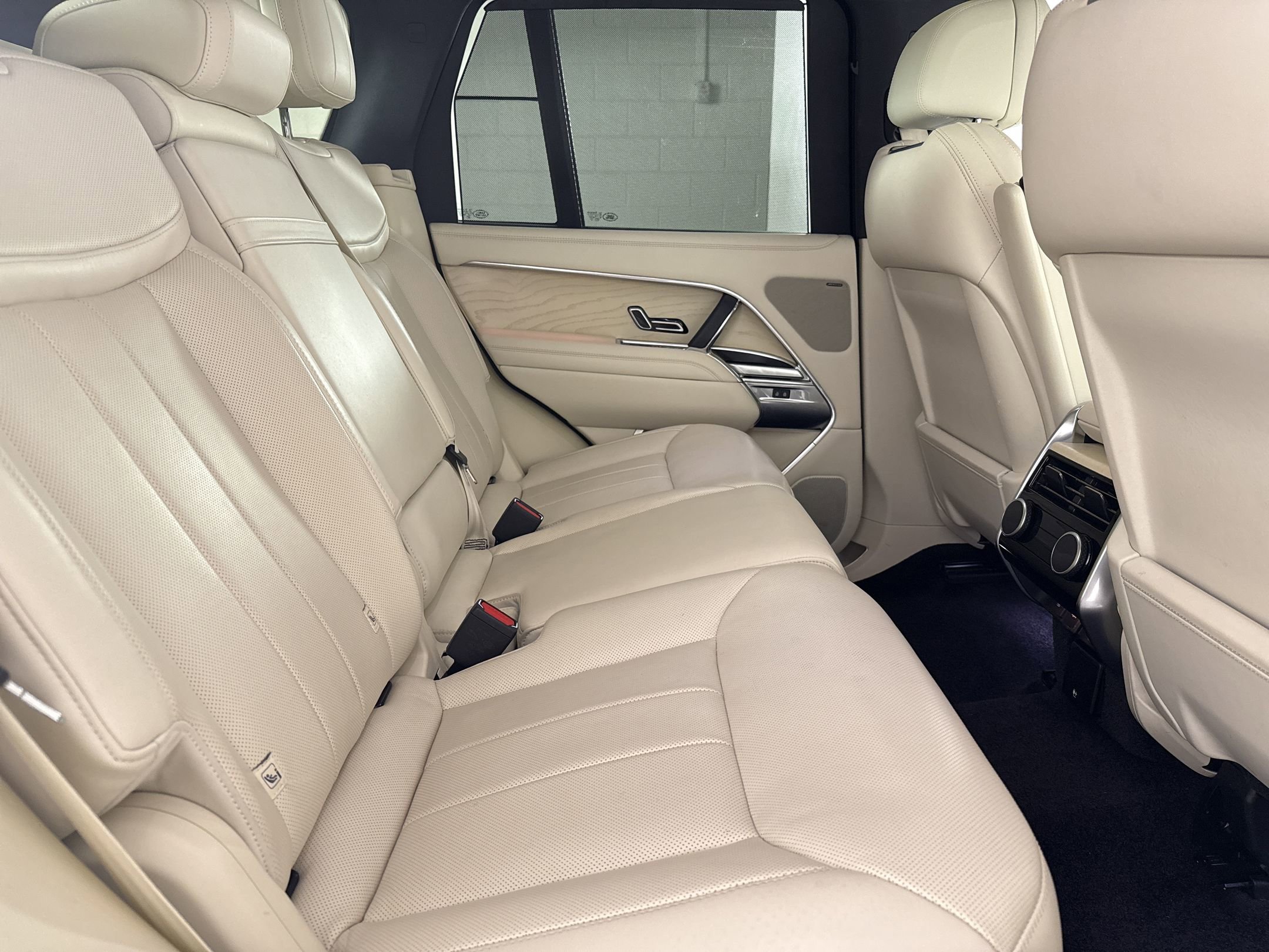 Used 2023 Land Rover Range Rover SE image 28