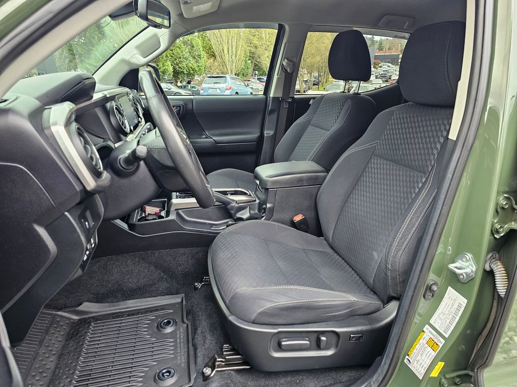 Used 2021 Toyota Tacoma SR5 w/ Trail Edition image 18