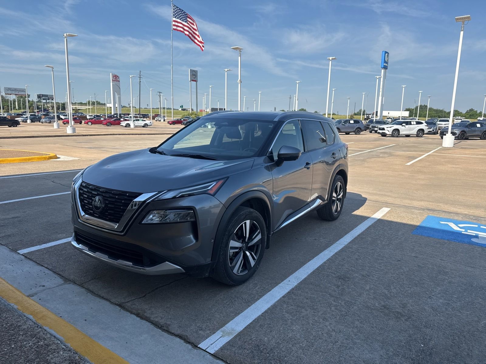Used 2023 Nissan Rogue Platinum w/ Platinum Premium Package AWD/4WD image 3