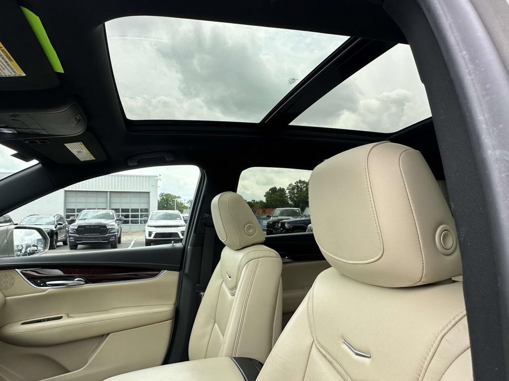Used 2018 Cadillac XT5 Luxury w/ Driver Awareness Package FWD image 21